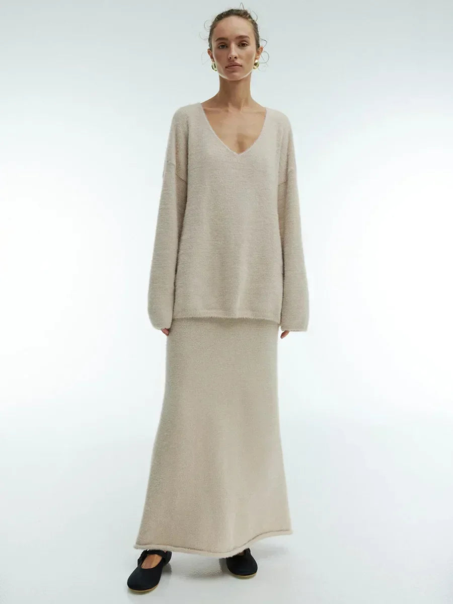 Women’s loungewear set with knitted sweater and maxi skirt – comfortable two-piece lounge outfit