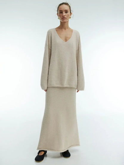Women’s loungewear set with knitted sweater and maxi skirt – comfortable two-piece lounge outfit