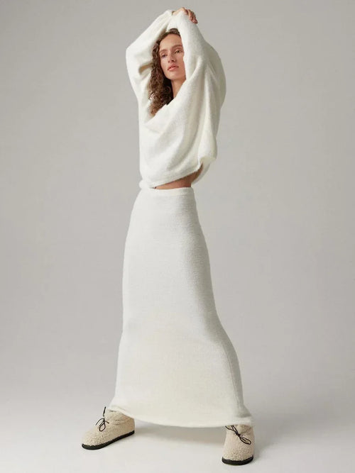 Women’s loungewear set with knitted sweater and maxi skirt – comfortable two-piece lounge outfit