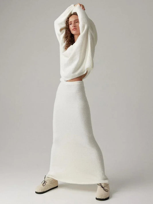 Women’s loungewear set with knitted sweater and maxi skirt – comfortable two-piece lounge outfit