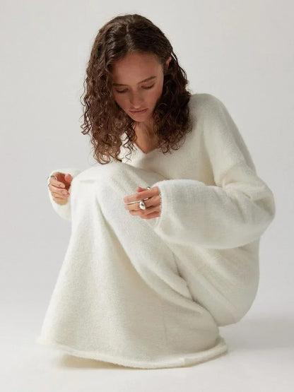 Women’s loungewear set with knitted sweater and maxi skirt – comfortable two-piece lounge outfit